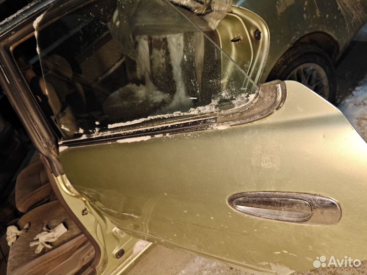 Nissan Presea r11 стекло задней левой двери