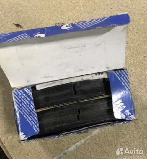 Тормозные колодки передние Mitsubishi Pajero III