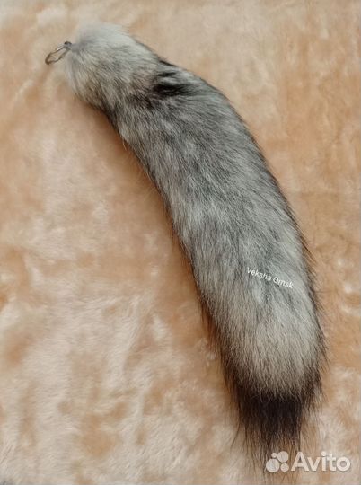 Брелок(хвостик) из меха волка