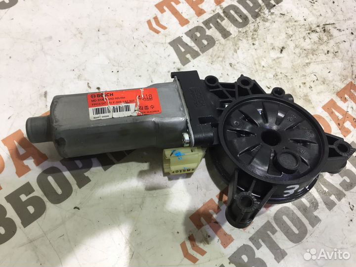 Моторчик стеклоподъемника задний правый Прав