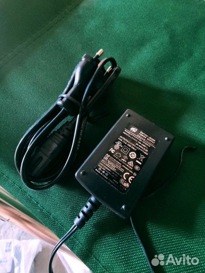 Адаптер-блок питания. С 220В в 12В, ток 1-1,25А