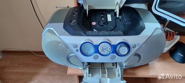 Музыкальный центр (магнитола) Philips AZ3068