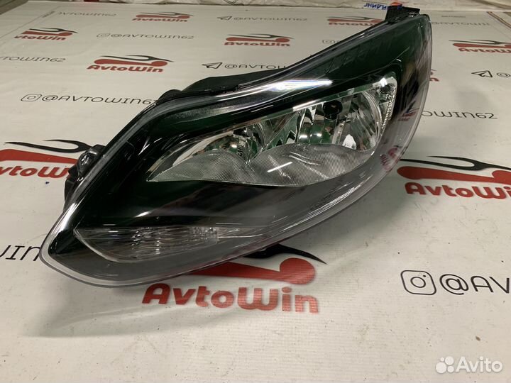 Фара левая Ford Focus 3 черная маска