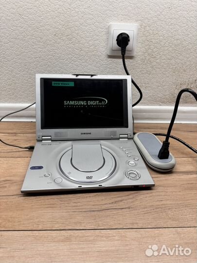 Компактный DVD плеер Samsung