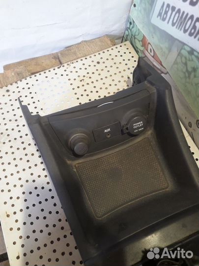 Консоль центральная Hyundai Elantra