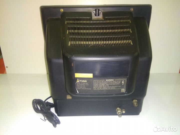 Видеомагнитофон+тв+111 видекассет