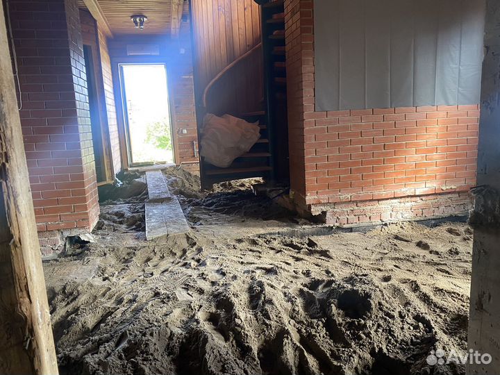 Бригада строителей