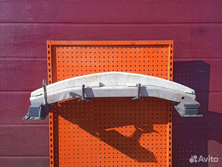 Брус бампера Infinity fx