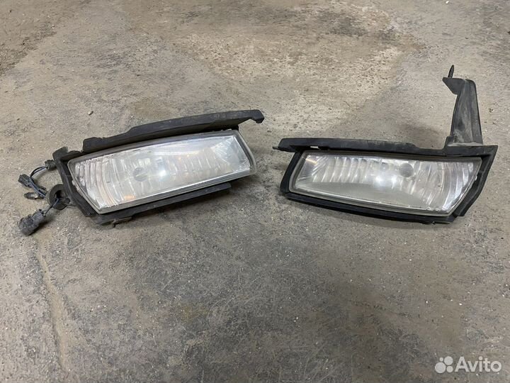 Противотуманная фара на toyota ipsum
