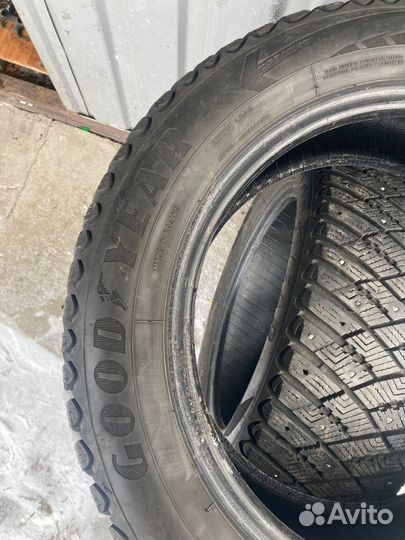 Goodyear Ultragrip Ice Arctic 215/55 R16 97T