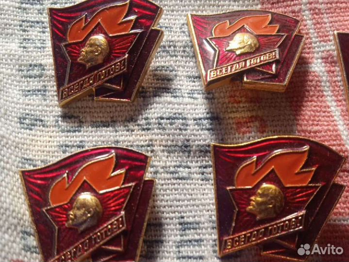 Значки пионерия, октябрëнок, комсомол