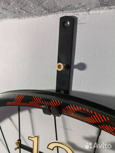 Дизайнерские часы из велосипедного колеса 28