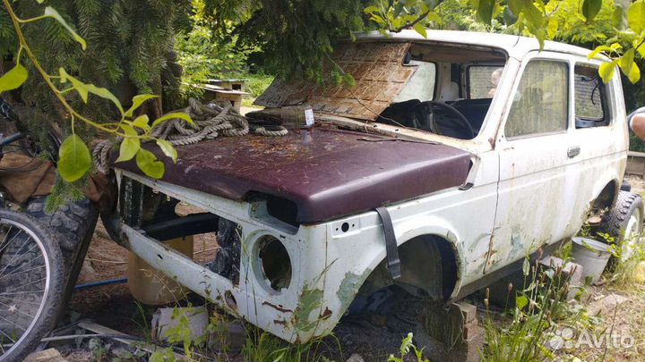 LADA 4x4 (Нива) 1.7 МТ, 2000, битый, 200 000 км