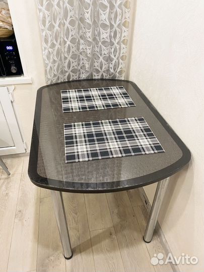 Стол стеклянный