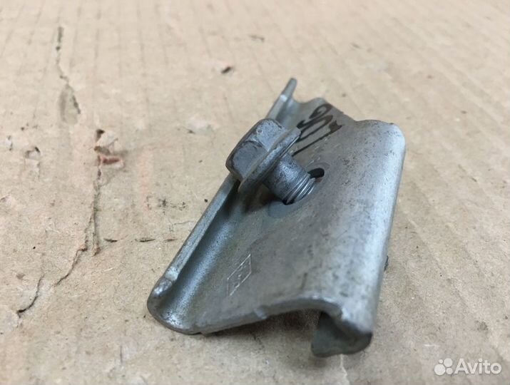 Крепление аккумулятора Renault Logan