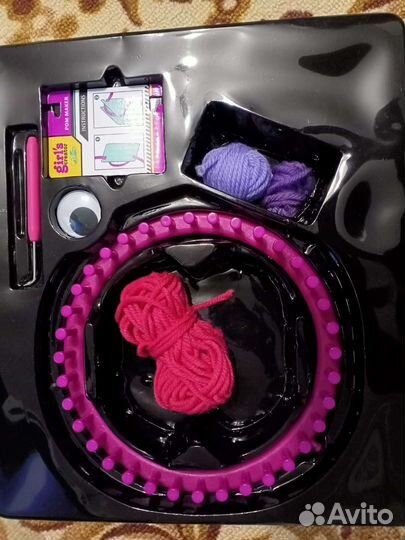 Приспособление для вязания шапок и шарфов