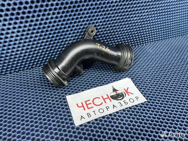 Патрубок интеркулера на VW Touareg GP