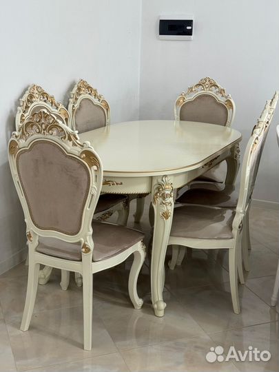 Стол и стулья