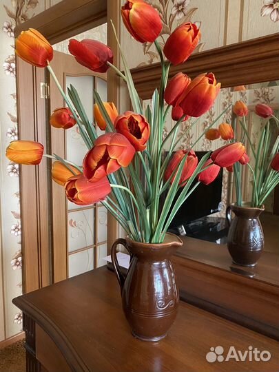 Глиняный кувшин (СССР) с тюльпанами