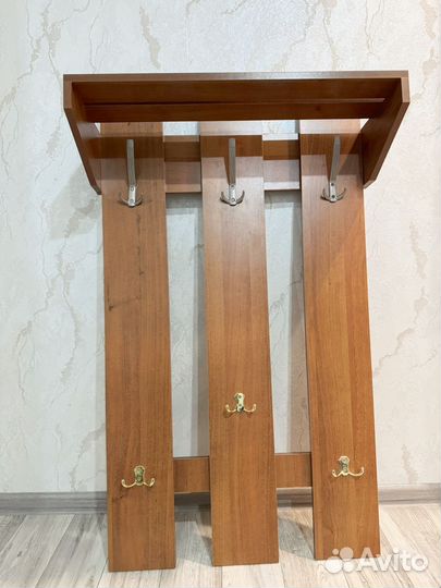 Вешалка для одежды в прихожую