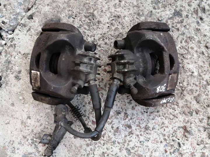 Суппорт Передний Левый Правый Пежо 308 2010 год