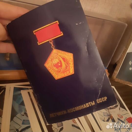 Летчики-космонавты с автографом