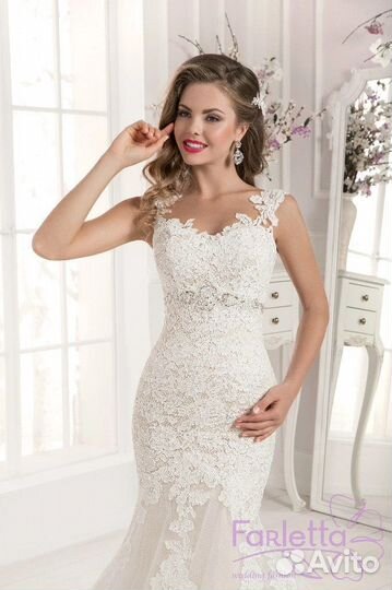 Свадебное платье со шлейфом 42 размер