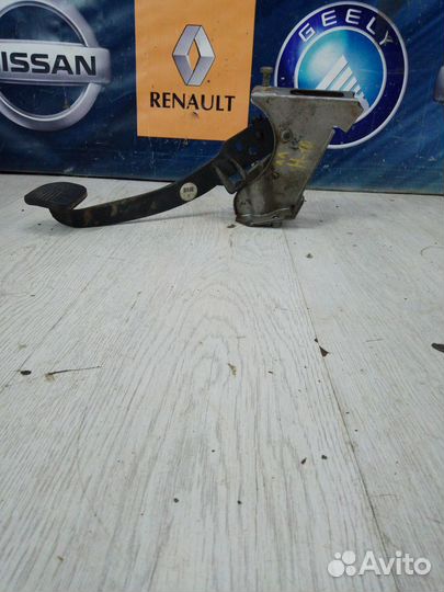 Педаль сцепления Nissan almera N16