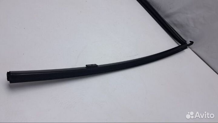Уплотнительная резинка боковой двери задняя правая