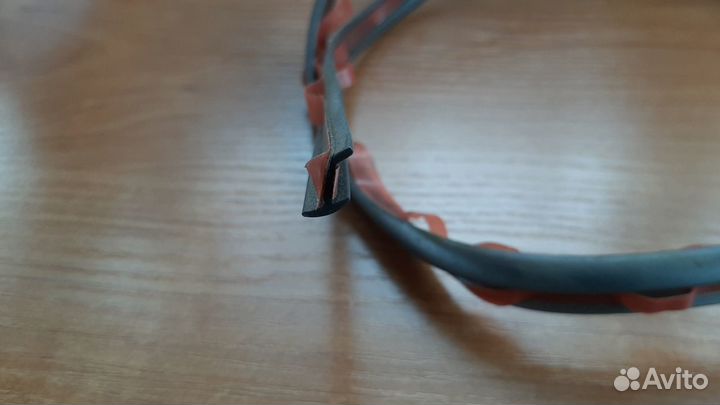 Прокладка накладки колесной арки Mitsubishi Pajerо