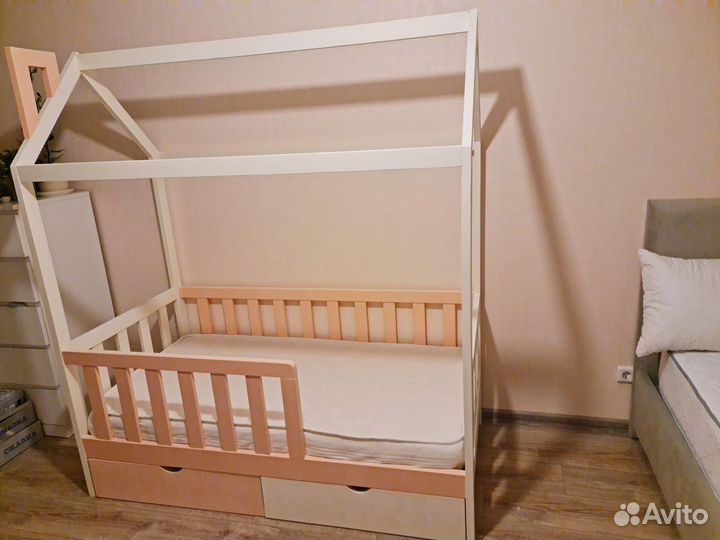 Детская кровать домик