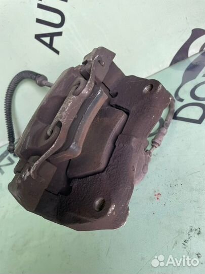 Суппорт передний левый Volkswagen Touareg 7L