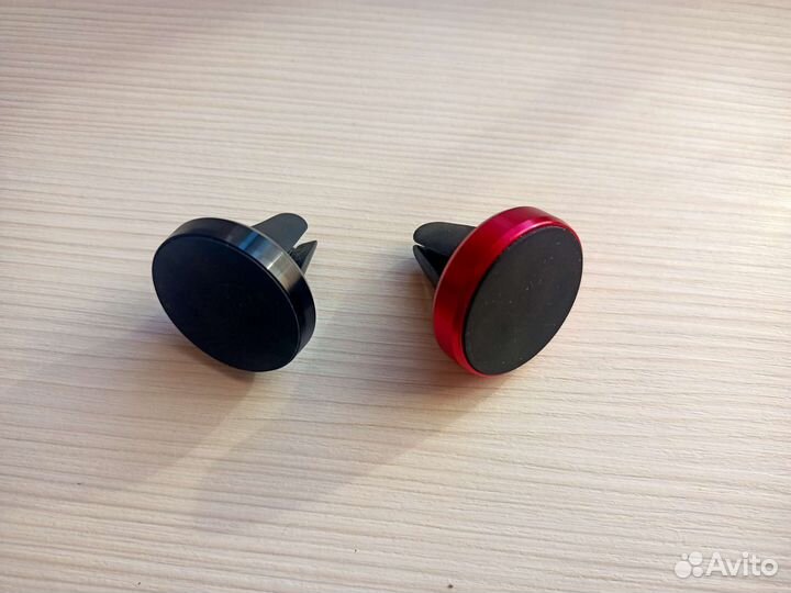 Магнитный держатель для телефона в авто