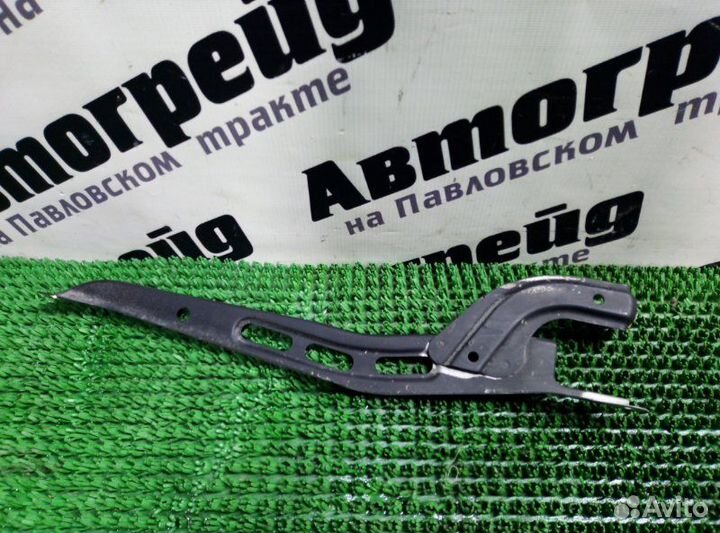 Кронштейн замка капота Toyota Corolla Spacio AE111