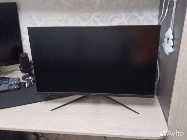 Монитор MSI 27