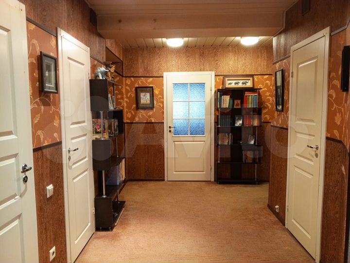 4-к. квартира, 127,8 м², 1/3 эт.