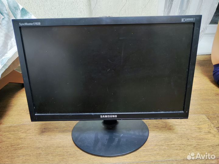 Монитор 19 дюймов Samsung Е1920 N