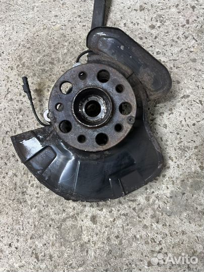 Правый Передний кулак на Mercedes обои 211 4 matic