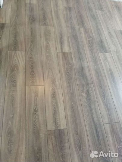 Укладка ламината, линолеума с установкой плинтуса