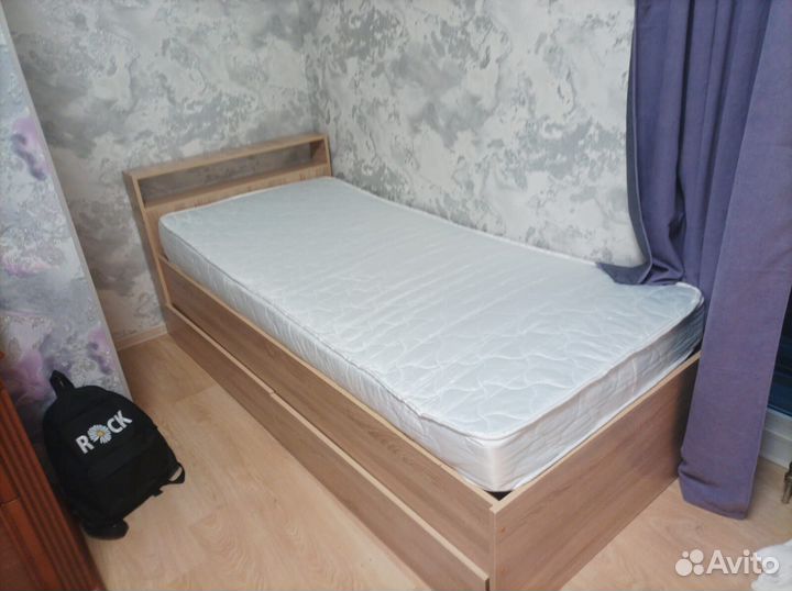 Кровать с матрасом