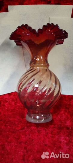 Красивая Стеклянная Ваз. Красное стекло