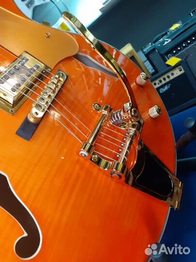 Электрогитара полуакустическая