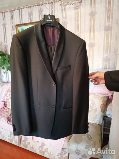 Продам мужской костюм (смокинг)