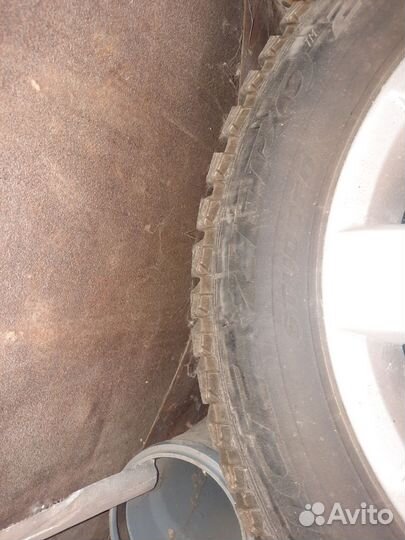 Pirelli Ice Zero 2 215/55 R16