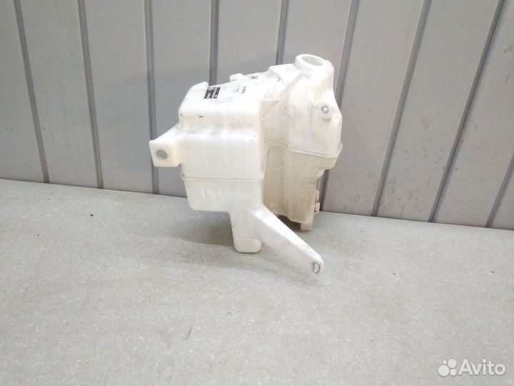 Бачок омывателя лобового стекла Toyota Camry V70 2