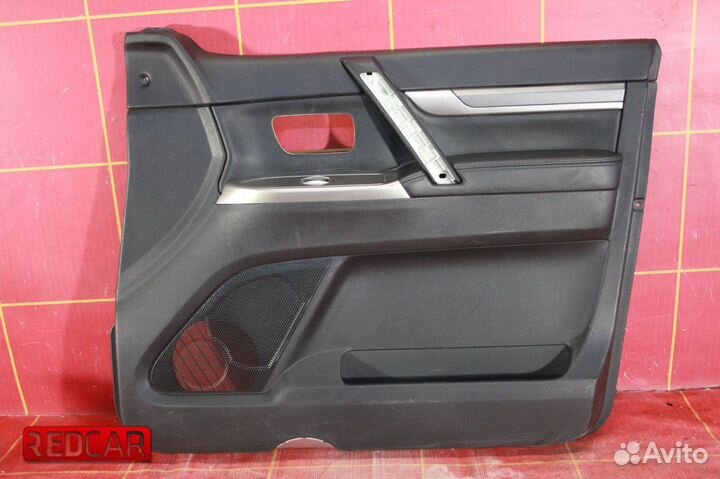 Обшивка двери передней прав Mitsubishi Pajero 4 (0