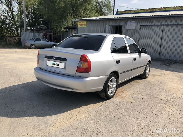 Hyundai Accent, 2004