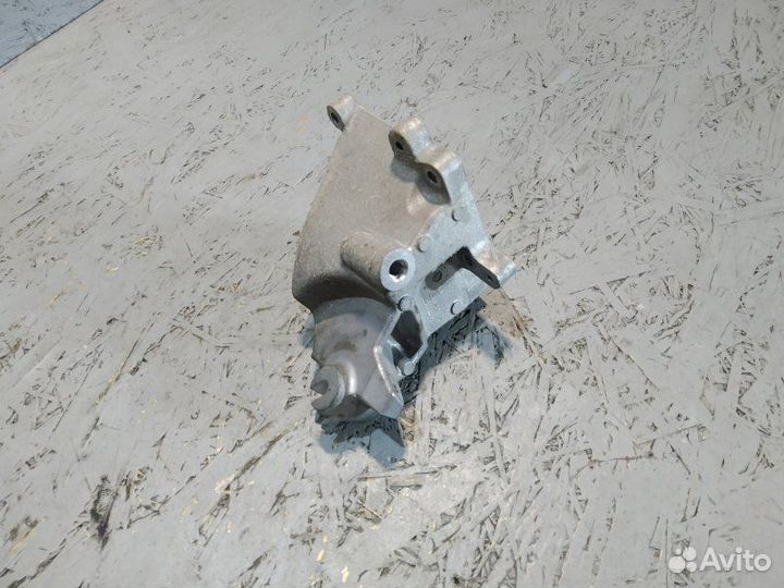 Кронштейн двигателя правый Mercedes E-Class W213