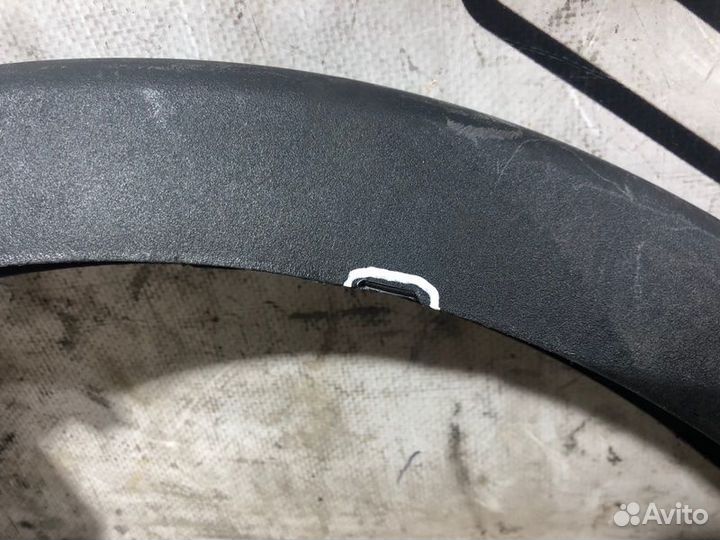 Накладка петли багажника правая Mercedes-Benz