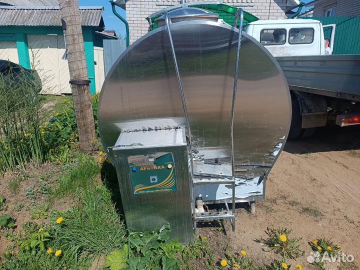 Танк охладитель молока бу